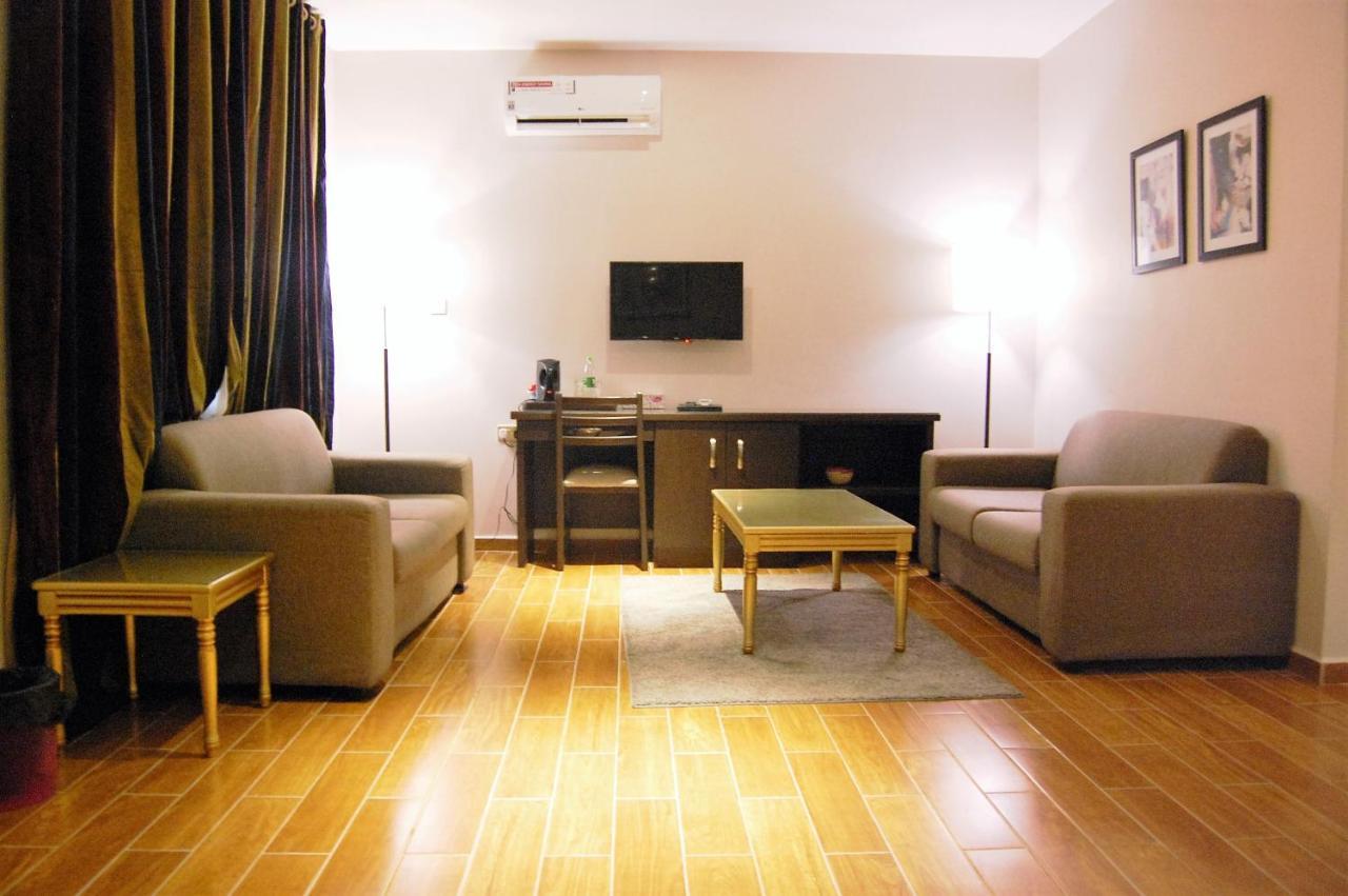 Отель R & K Guest Palace Кано Экстерьер фото
