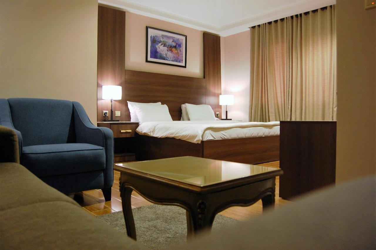 Отель R & K Guest Palace Кано Экстерьер фото
